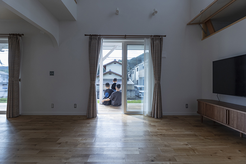 家族の気配が伝わる“つながる平屋暮らし”