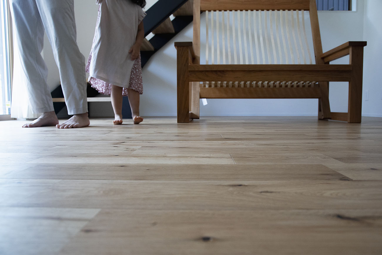 足元から癒される、無垢床フローリング