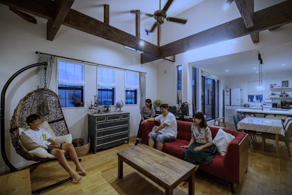 家族が寛ぐ２階リビングの家