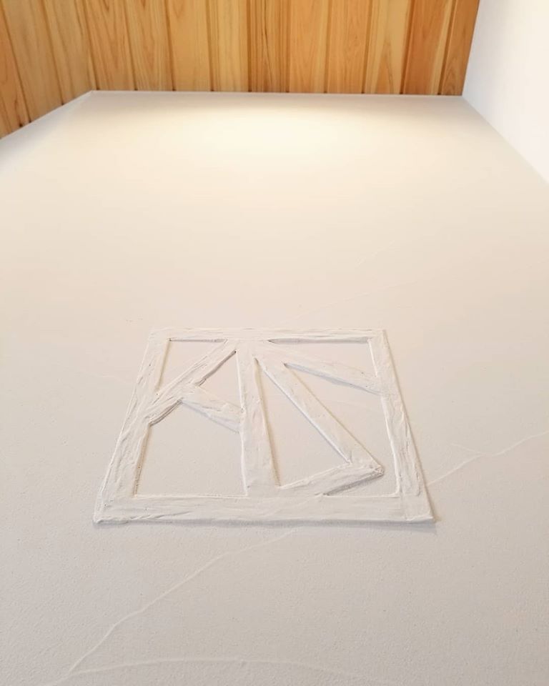 玄関にアトリエのロゴマーク❣