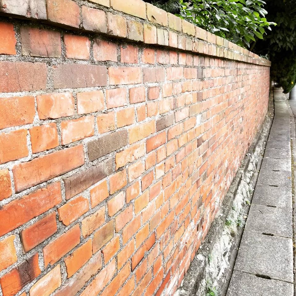 味のあるレンガ壁