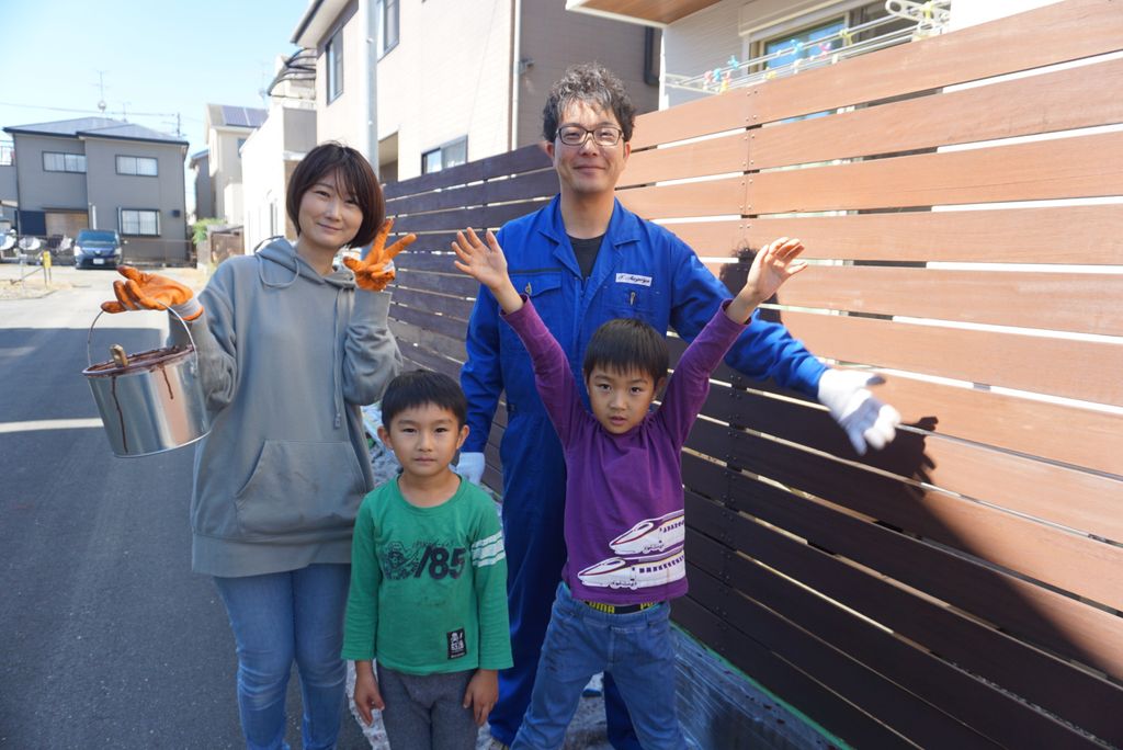 ウッドフェンスの塗装DIY